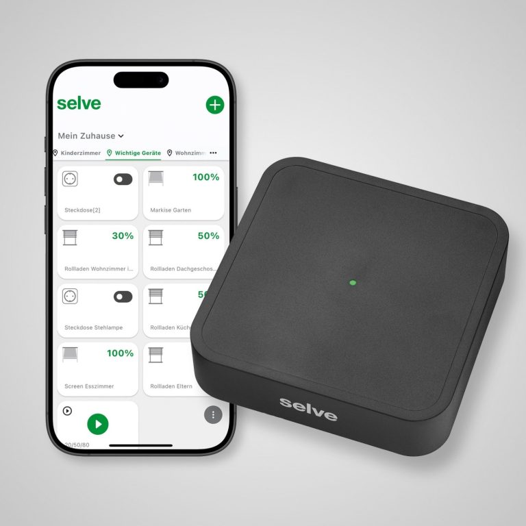 Selve Home Server 3 zu sehen ist ein Handy und der kleine schwarze Homeserver von dem Hersteller Selve