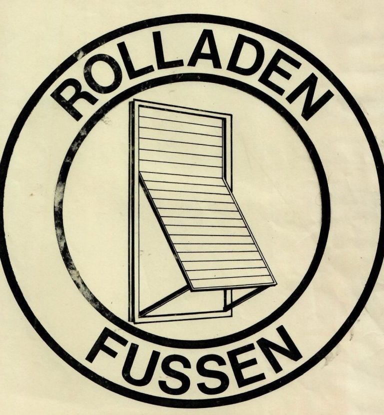 Erstes Logo Rolladen - Logo der Firma Fussen mit ausgestellten Holzrolladen in schwarz - weiß