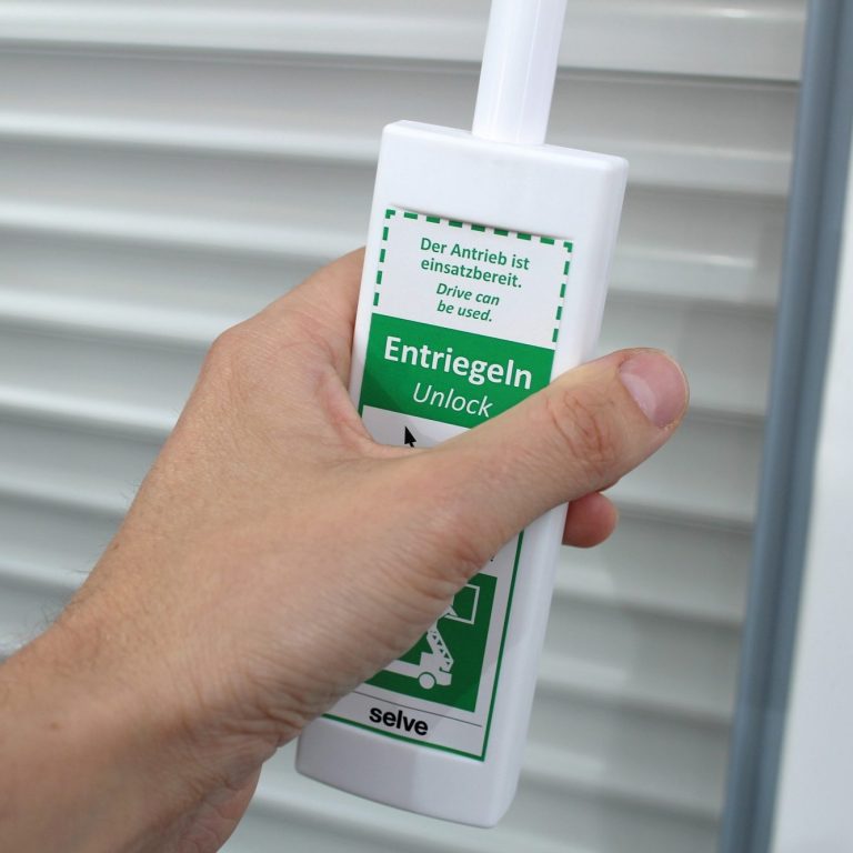 Selve SP Rescue zu sehen ist das Handteil der Notentriegelung von einem Rolladenmotor von dem Hersteller Selve