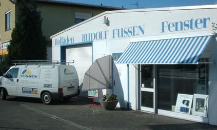 Firmengebäude 1989 Firmengebäude 1989 in neuer blau - weißer Farbe
